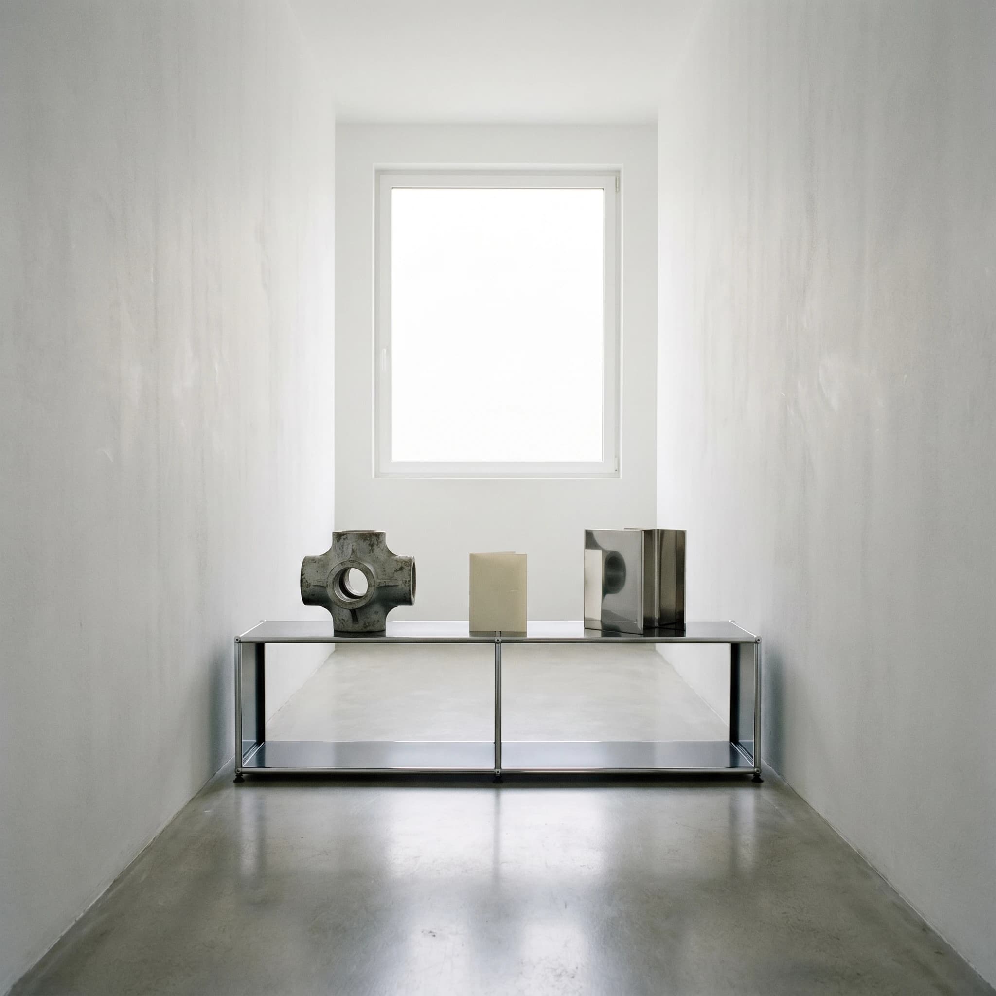 Symmetrical hallway of trust, two typologies equidistant, north light